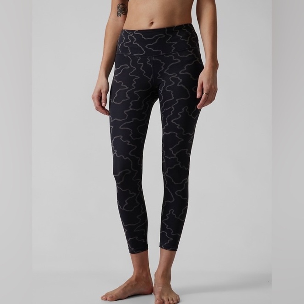 ATHLETA Elation Train Textured 7/8 Tight Geometric Black Gray LeggingsXS…